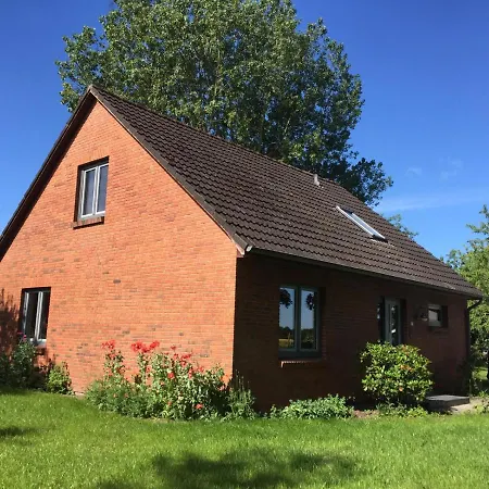 Mit Garten In Nordseenaehe * Langenhorn