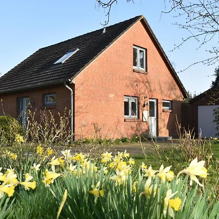 Holiday home Mit Garten In Nordseenaehe Langenhorn